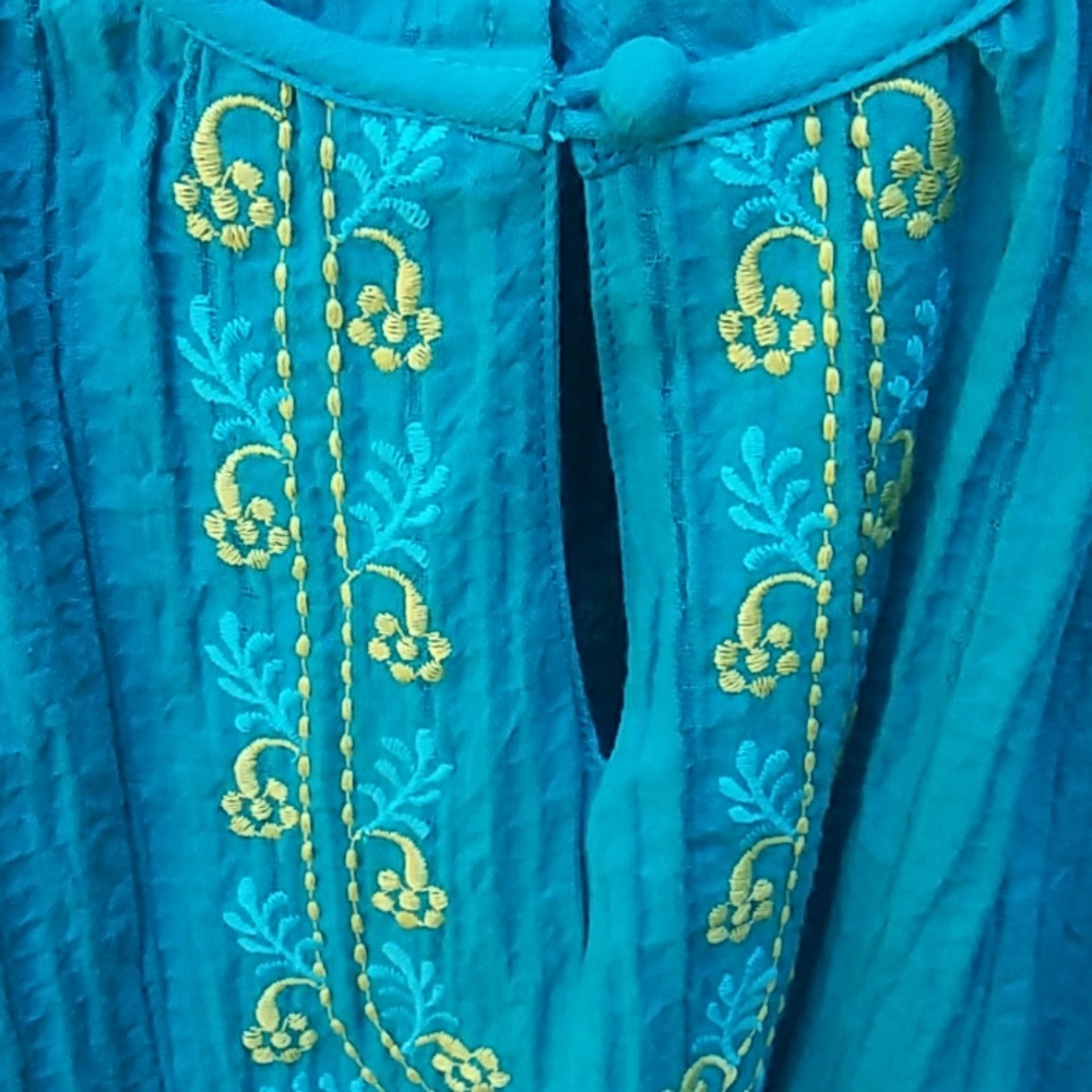 Artisan Collection Top by Avenue - Picture 3 of 4